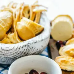 Czy pies może jeść oscypki? Sprawdź, jakie są zagrożenia zdrowotne