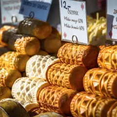 Jak smakuje oscypek? Odkryj jego wyjątkowy smak i idealne parowanie