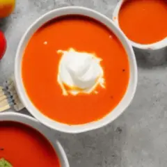 Ile kalorii ma zupa pomidorowa z makaronem i śmietaną? Sprawdź, jak kontrolować dietę!
