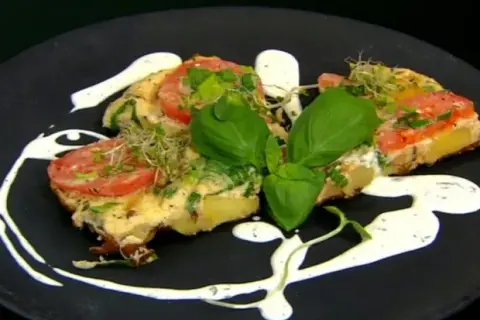 Najlepsze przepisy na omlet z kozim serem, które zachwycą smakoszy