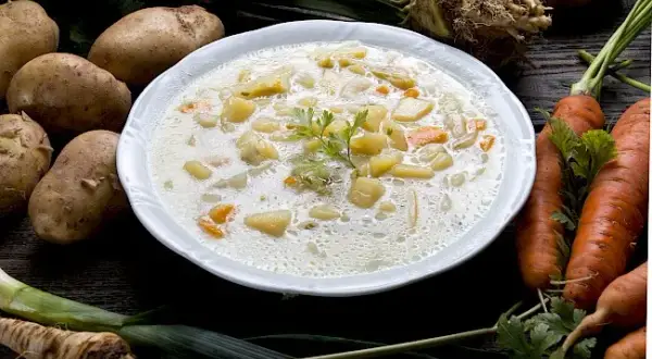 Ile kalorii ma zupa warzywna? Sprawdź, co naprawdę jesz!