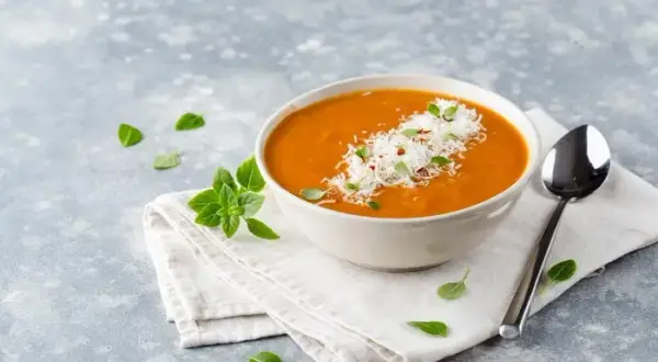 Zupa dyniowa: Ile kalorii? Poznaj sekrety wersji FIT