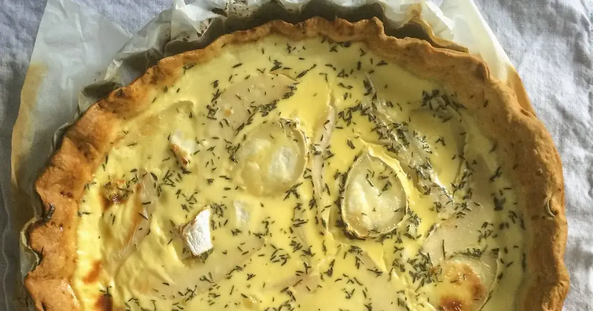 Zdjęcie Pyszna tarta z kozim serem i gruszkami - przepisy i porady kulinarne